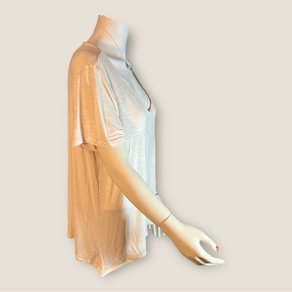Old Navy Luxe Slub-Knit V-Neck T-Shirt Cream Size L